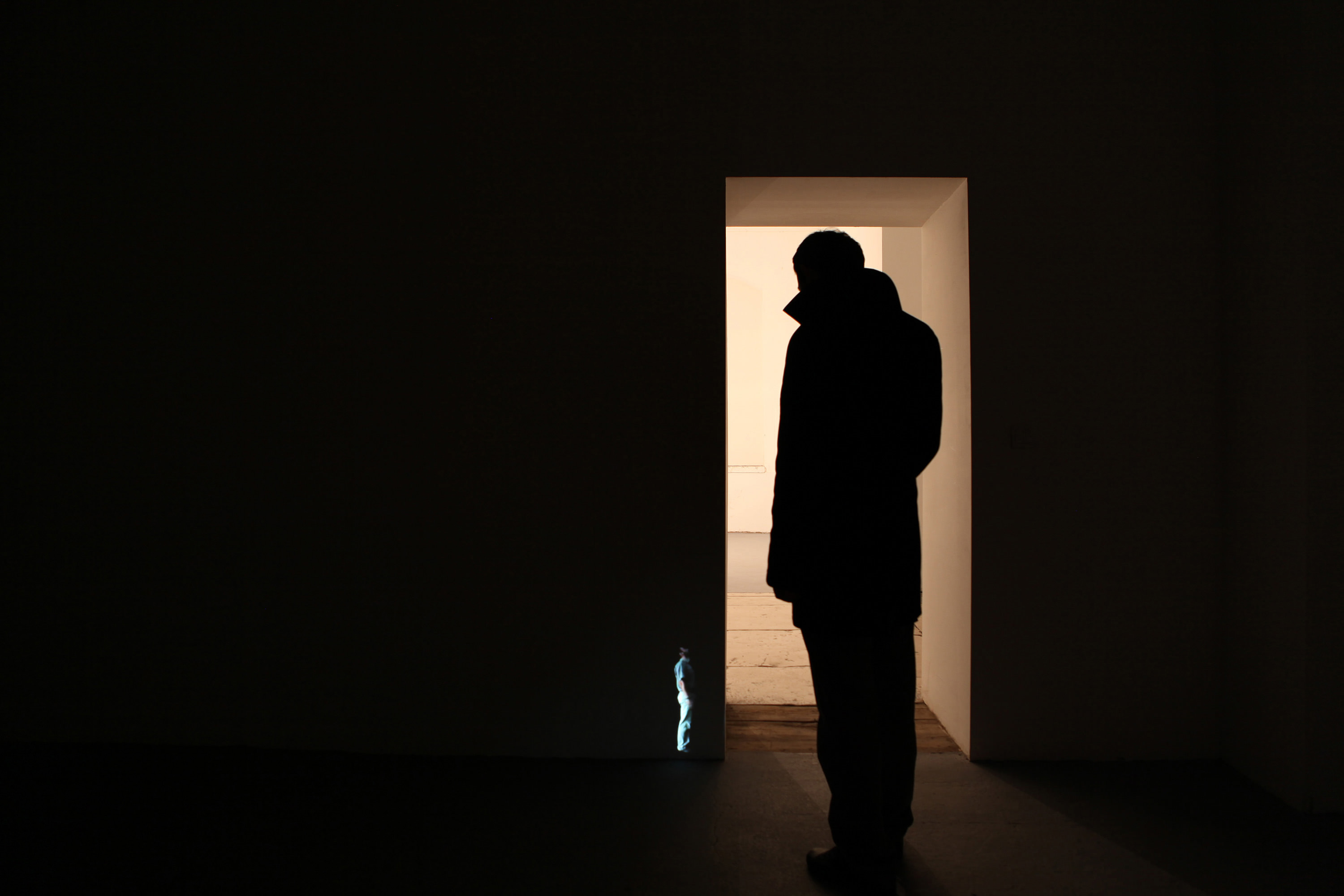 Goran Škofić: PUSHING, 2014, video installation at the corner of the wall, 02’35’’, loop, Size: 35 cm high
Foto: Goran Škofić; Abdruck honorarfrei bei Namensnennung
